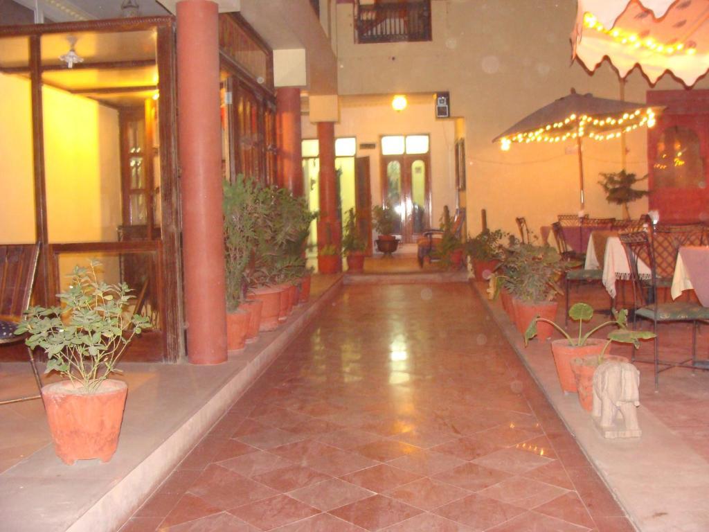 Hotel Desert Winds Bikaner Buitenkant foto