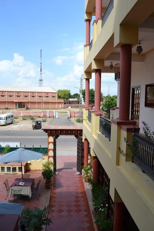 Hotel Desert Winds Bikaner Buitenkant foto